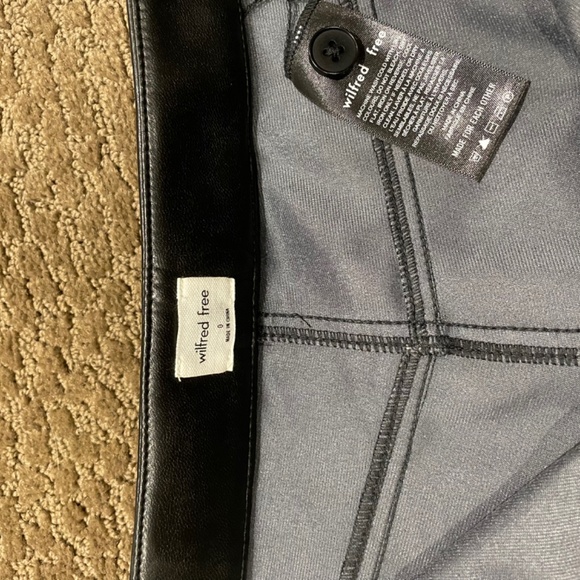 Aritzia Charm pant size - 0, only worn once :) wrinkly from being folded! - Picture 2 of 3
